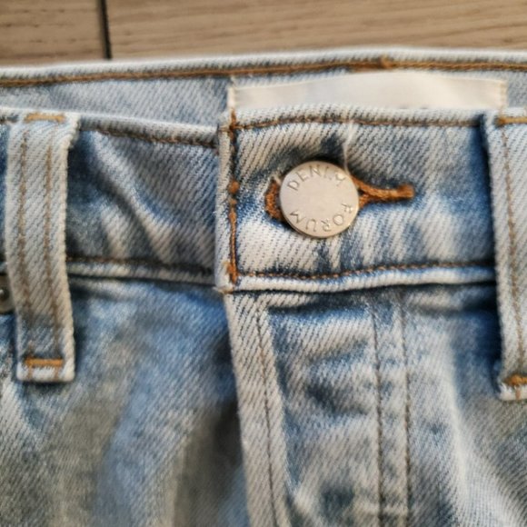 DENIM FORUM | The Yoko High Rise Slim in Light Blue Wash (Size 25) - Picture 8 of 14